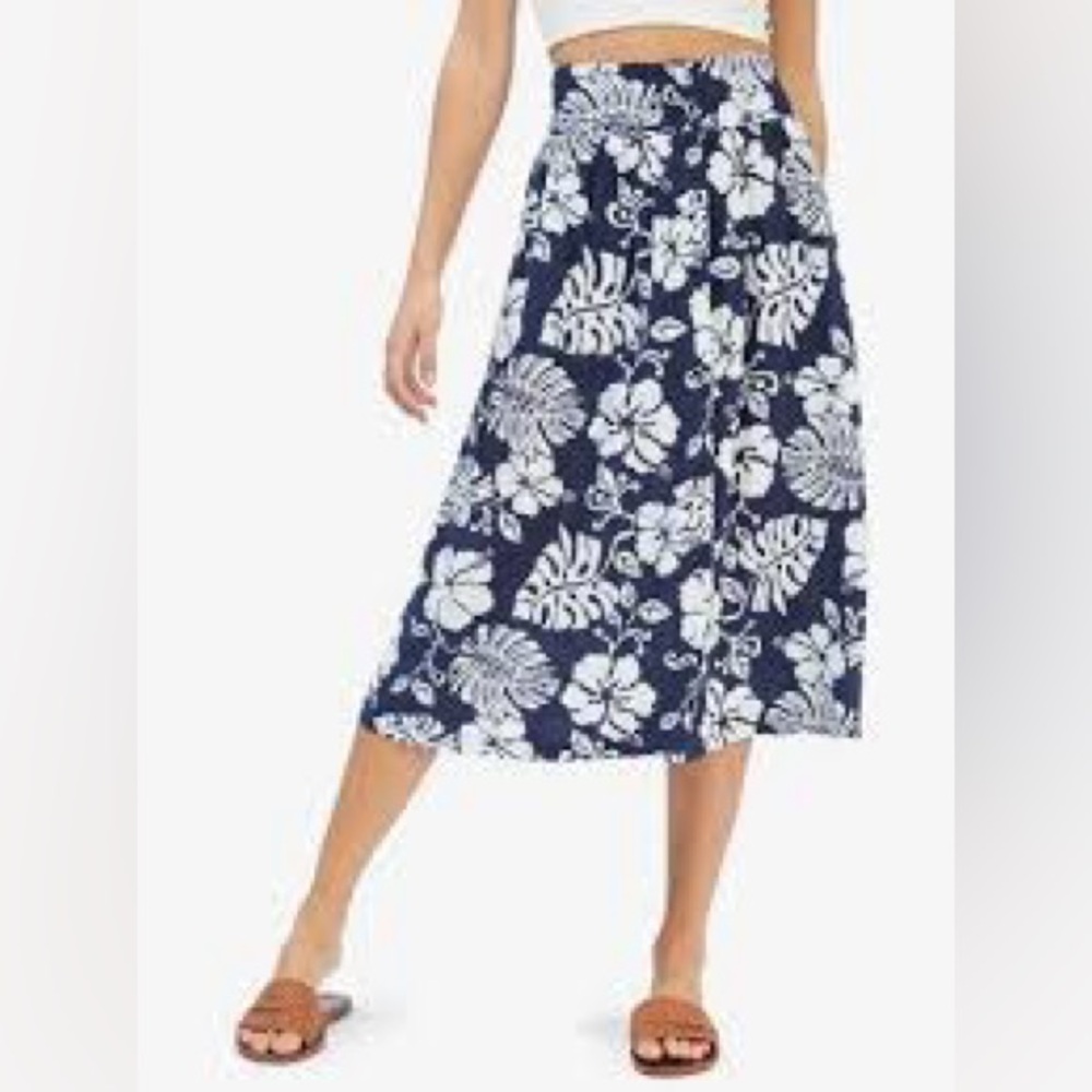 🌴Roxy Navy & White Tropical Print Midi Skirt with elasticated waist.